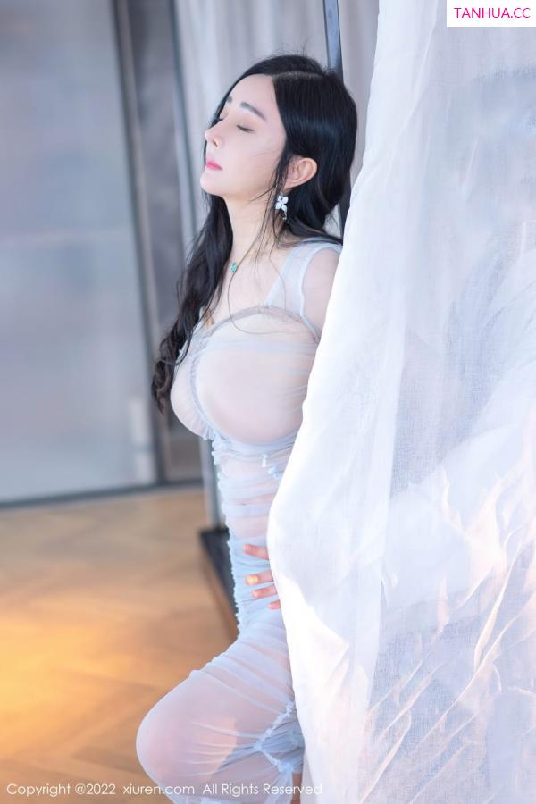 允薾  [XiuRen]高清写真图 2022.09.01 No.5526 允薾第8张图片